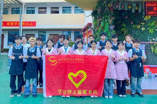 南宁商贸学校美业文化部开展重阳节社区公益活动